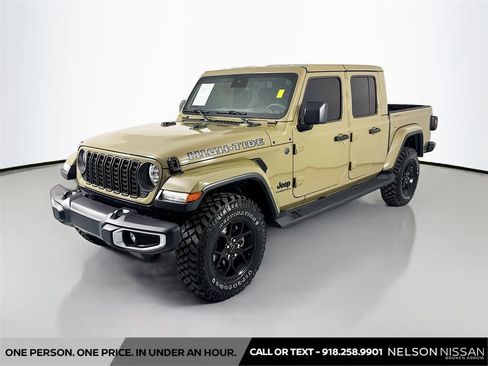 Used 2025 Jeep Gladiator Sport AWD/4WD image 1