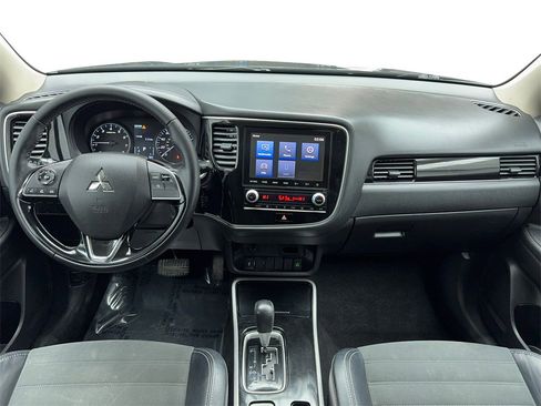 Used 2020 Mitsubishi Outlander ES image 16