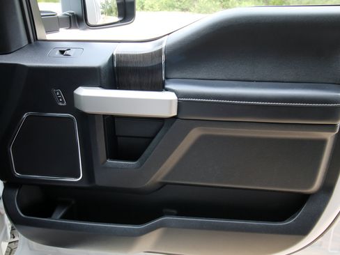 Used 2020 Ford F250 Lariat w/ Lariat Ultimate Package AWD/4WD image 39