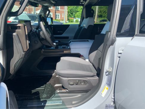 Used 2024 GMC Hummer EV 2X w/ Extreme Off-Road Package AWD/4WD image 12