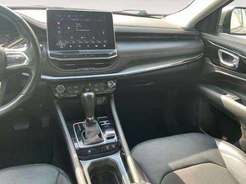 Used 2022 Jeep Compass Trailhawk w/ Trailhawk Convenience Group AWD/4WD image 11