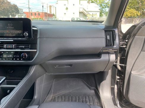 Used 2022 Nissan Pathfinder S image 29