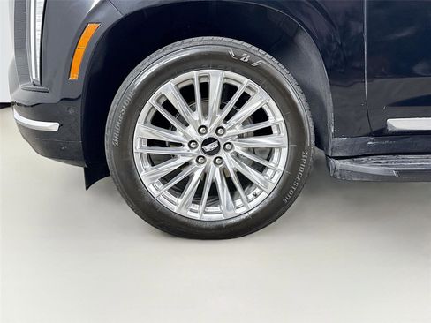 Used 2025 Cadillac Escalade Premium Luxury image 9