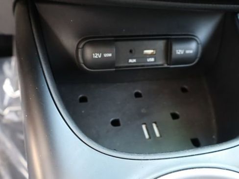 Used 2017 Kia Soul + FWD image 34