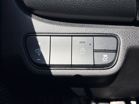 Used 2024 Kia Seltos S AWD/4WD image 32