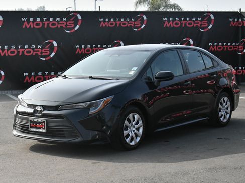 Used 2024 Toyota Corolla LE image 3