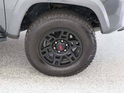 Used 2018 Toyota Tacoma TRD Sport w/ Technology Package RWD image 5