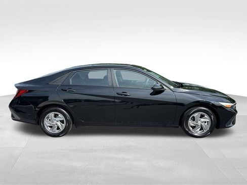 Certified 2026 Hyundai Elantra SE w/ Cargo Package FWD image 8