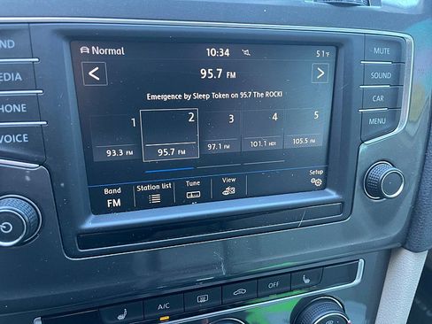 Used 2017 Volkswagen Golf Alltrack S image 41