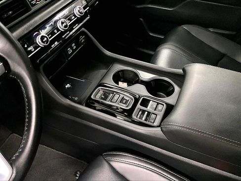 Used 2024 Honda Pilot Touring image 21