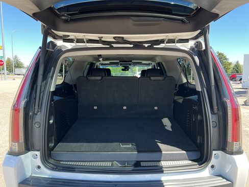 Certified 2019 Cadillac Escalade ESV Luxury AWD/4WD image 23