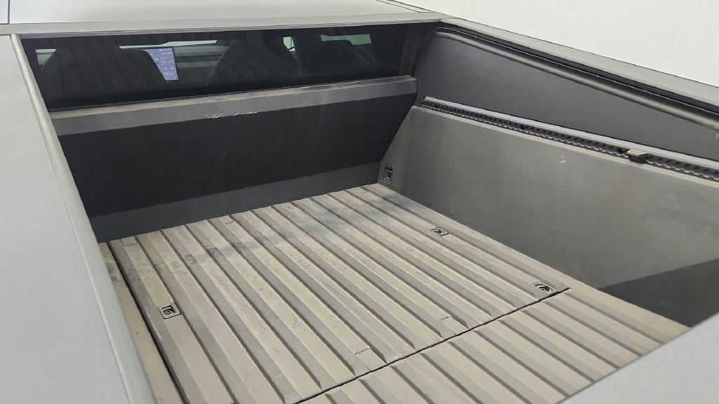 Used 2024 Tesla Cybertruck AWD Crew Cab image 37