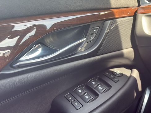 Used 2020 Cadillac Escalade Premium Luxury AWD/4WD image 28