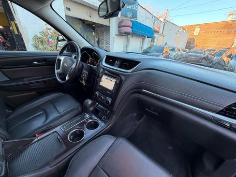 Used 2017 Chevrolet Traverse LT AWD/4WD image 39