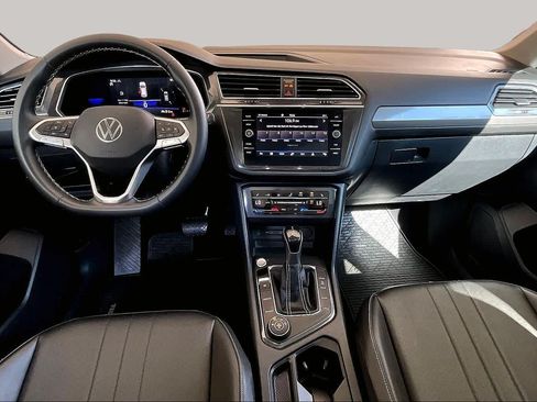Used 2022 Volkswagen Tiguan SE AWD/4WD image 16