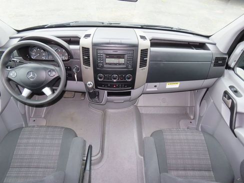 Used 2018 Mercedes-Benz Sprinter 2500 image 29
