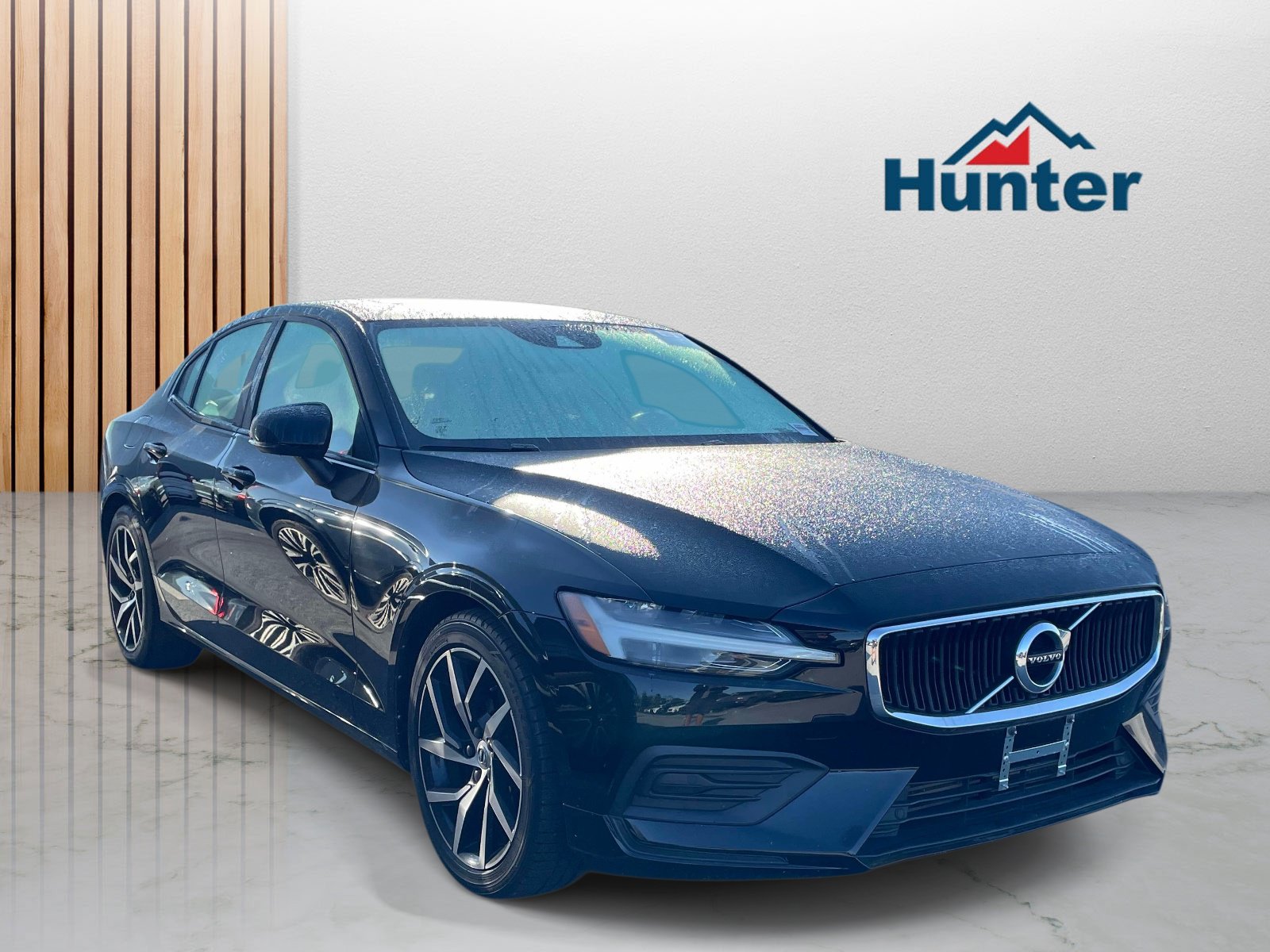 Used 2020 Volvo S60 T5 Momentum FWD image 1