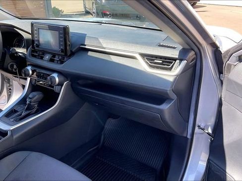 Used 2020 Toyota RAV4 LE FWD image 15