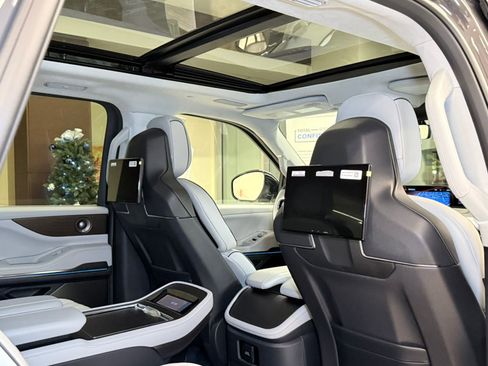 New 2026 Lincoln Navigator L Black Label image 17