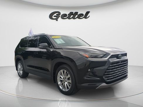 Used 2024 Toyota Grand Highlander AWD image 3