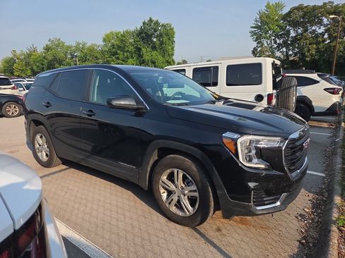 Used 2024 GMC Terrain SLE FWD image 1