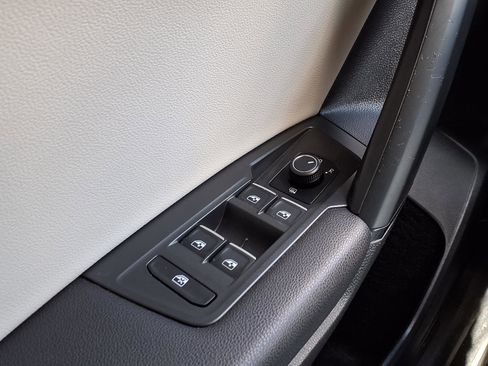 Used 2019 Volkswagen Tiguan SE w/ Panoramic Sunroof Package image 33