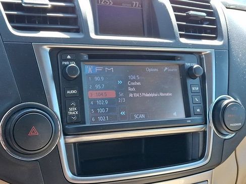 Used 2013 Toyota Highlander SE AWD/4WD image 23