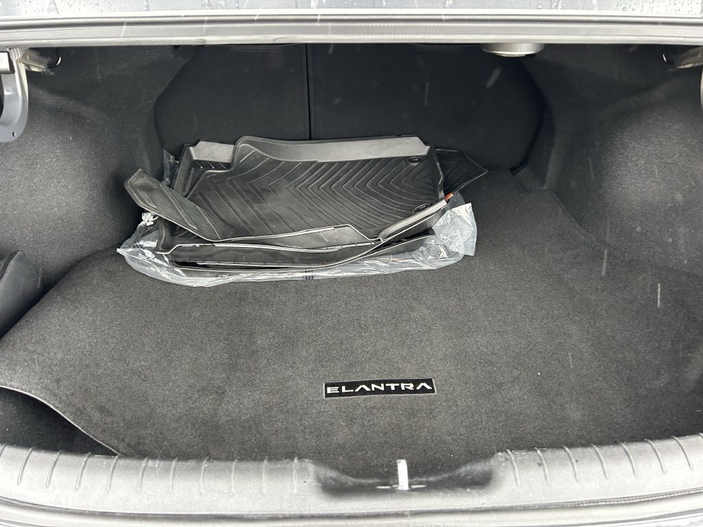 Certified 2024 Hyundai Elantra Limited FWD image 15