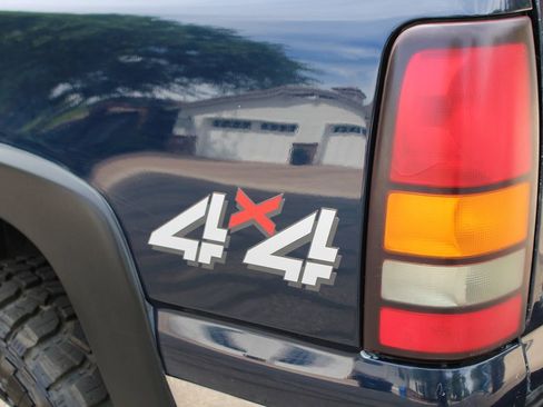 Used 2005 GMC Sierra 2500 SLE w/ Heavy-Duty Power Package AWD/4WD image 36