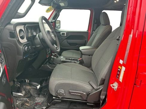 Used 2024 Jeep Wrangler Unlimited image 12