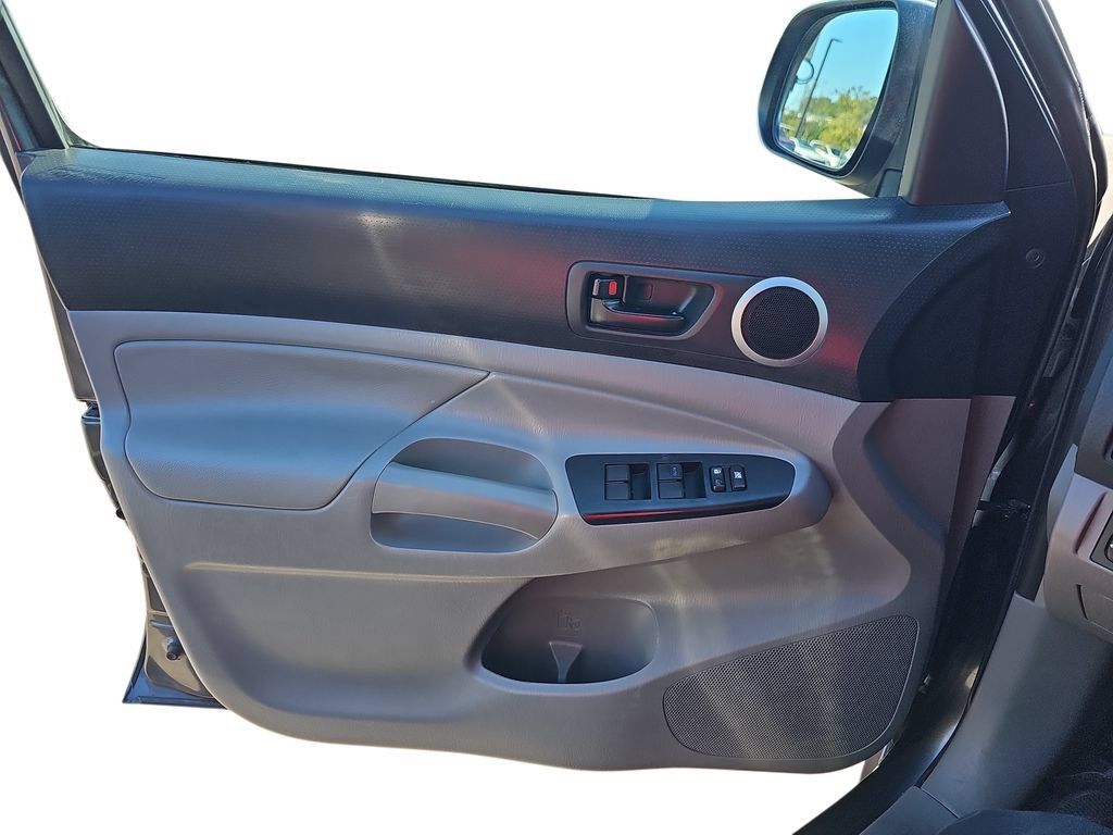 Used 2015 Toyota Tacoma PreRunner w/ SR5 Package RWD image 26