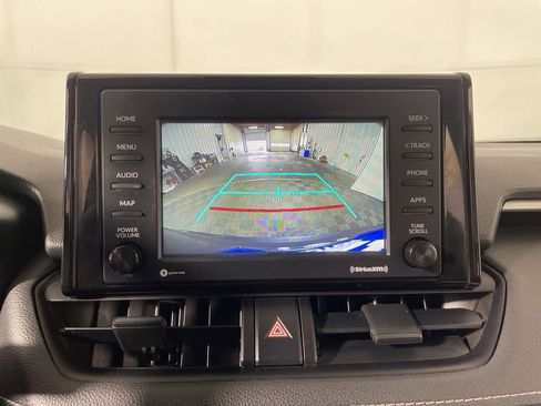 Used 2022 Toyota RAV4 LE AWD/4WD image 16