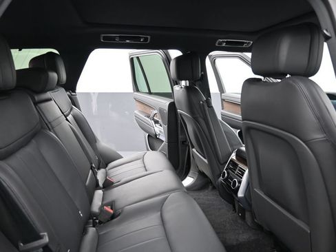 Used 2025 Land Rover Range Rover SE AWD/4WD image 14
