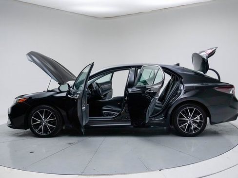 Used 2023 Toyota Camry SE image 17