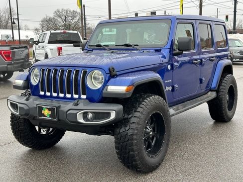 Used 2019 Jeep Wrangler Unlimited Sahara w/ Uconnect 4C Nav & Sound Group AWD/4WD image 4