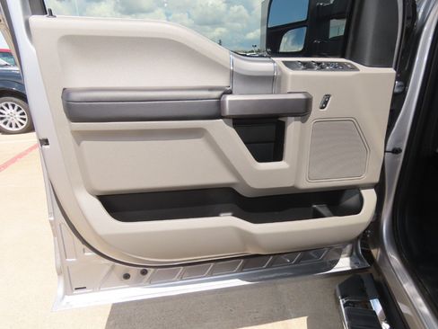 Used 2021 Ford F250 XLT w/ XLT Premium Package AWD/4WD image 24