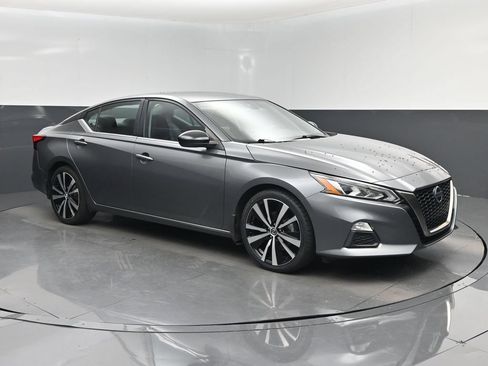 Used 2021 Nissan Altima 2.5 SR FWD image 1