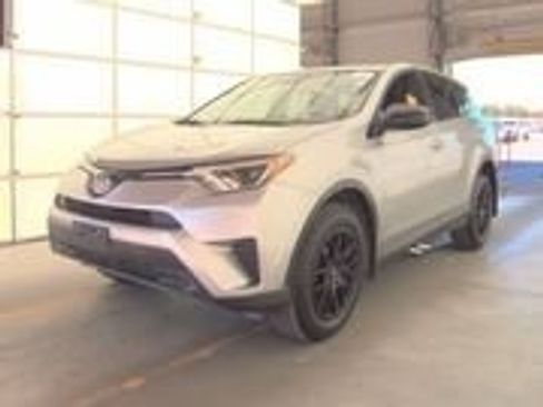 Certified 2018 Toyota RAV4 LE image 30