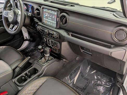 Used 2023 Jeep Wrangler Unlimited Sahara image 24