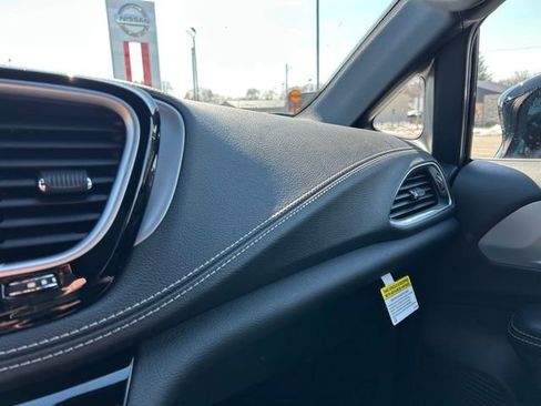 New 2026 Chrysler Pacifica Limited AWD/4WD image 44