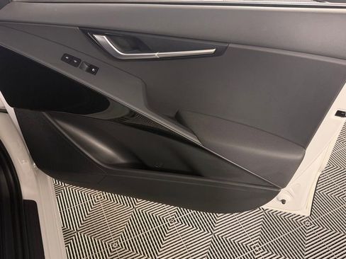 Used 2025 Kia Niro Wind FWD image 32