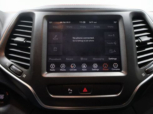 Used 2019 Jeep Cherokee Trailhawk w/ Cold Weather Group image 26