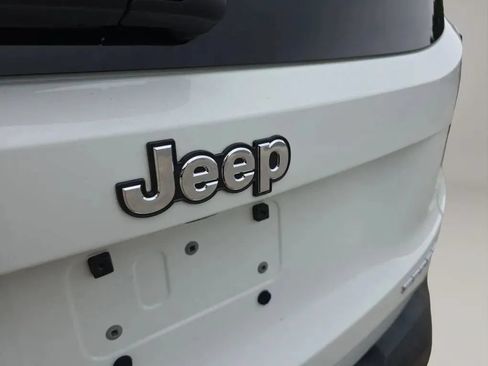 Used 2020 Jeep Renegade Sport w/ Sport Appearance Group FWD image 11