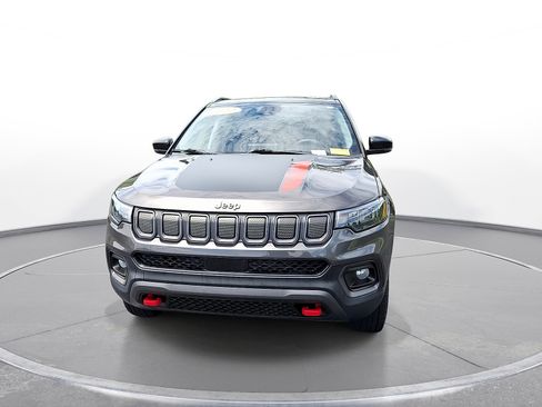 Used 2022 Jeep Compass Trailhawk w/ Trailhawk Convenience Group AWD/4WD image 3