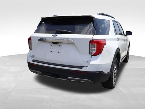 Used 2020 Ford Explorer XLT w/ Equipment Group 202A AWD/4WD image 17