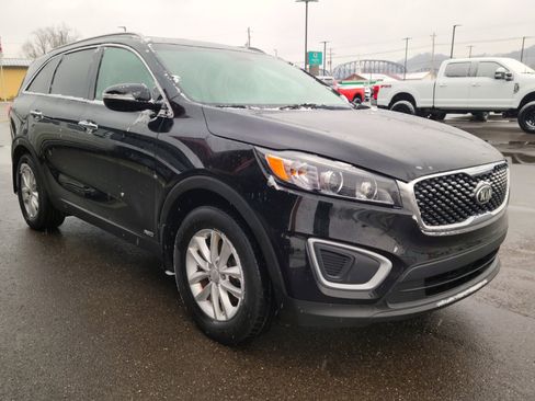 Used 2018 Kia Sorento AWD image 3