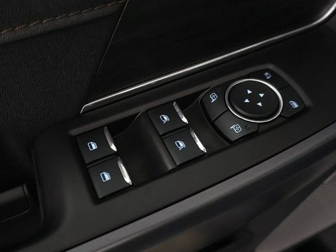 Used 2025 Ford F150 Lightning Lariat image 38