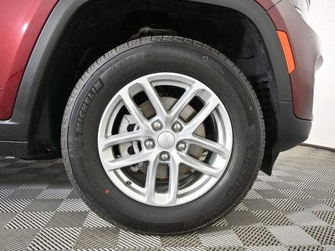 Used 2026 Jeep Grand Cherokee Laredo X AWD/4WD image 11