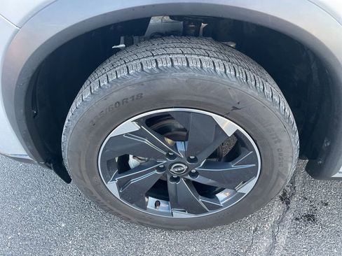 Used 2024 Nissan Rogue SV image 9