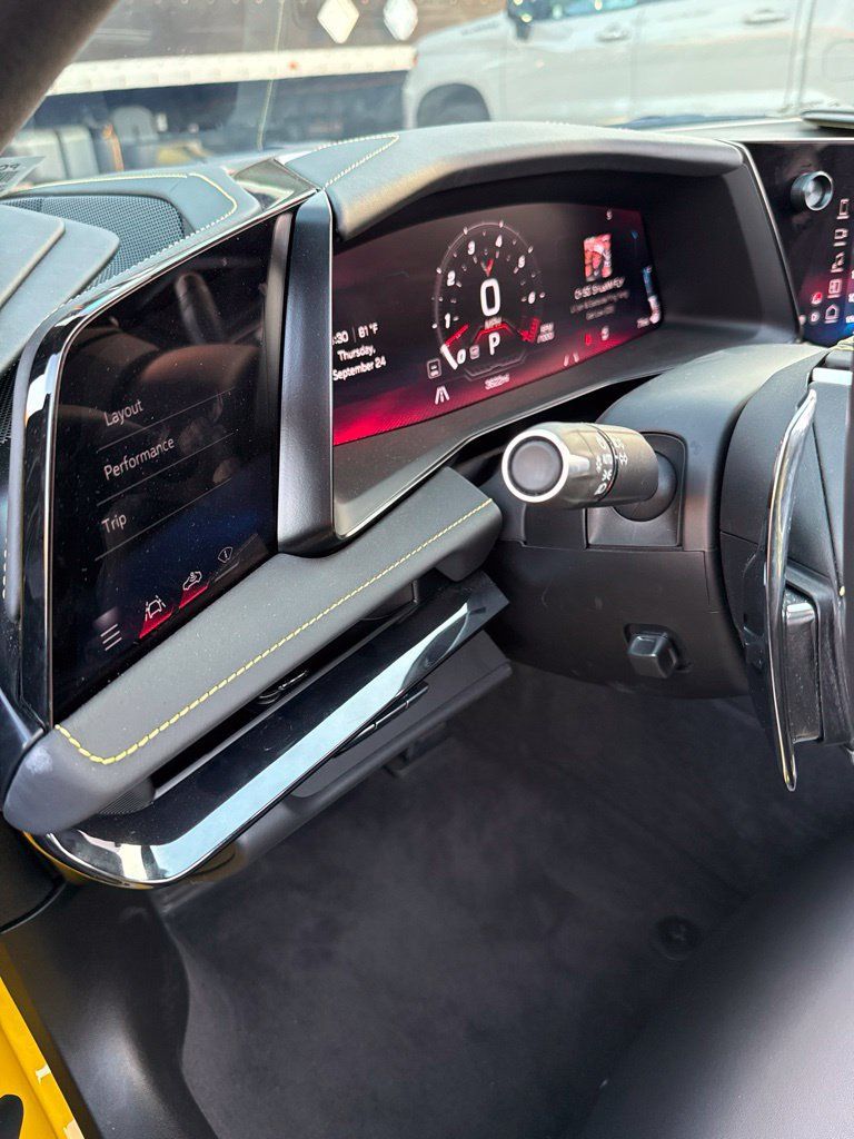 Used 2026 Chevrolet Corvette Stingray Premium Conv w/ Z51 Performance Package RWD image 30
